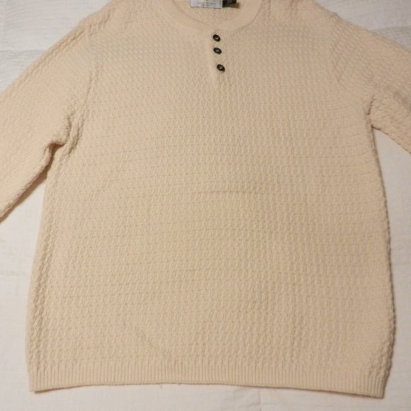 Men's Sweater, Size L, by Bill Blass, Button Neck and Long Sleeves, Never Worn - Picture 2 of 5